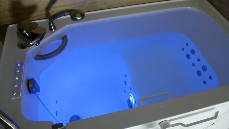 826e66_13847561821b4ff1bdd674d81ad165de~mv2